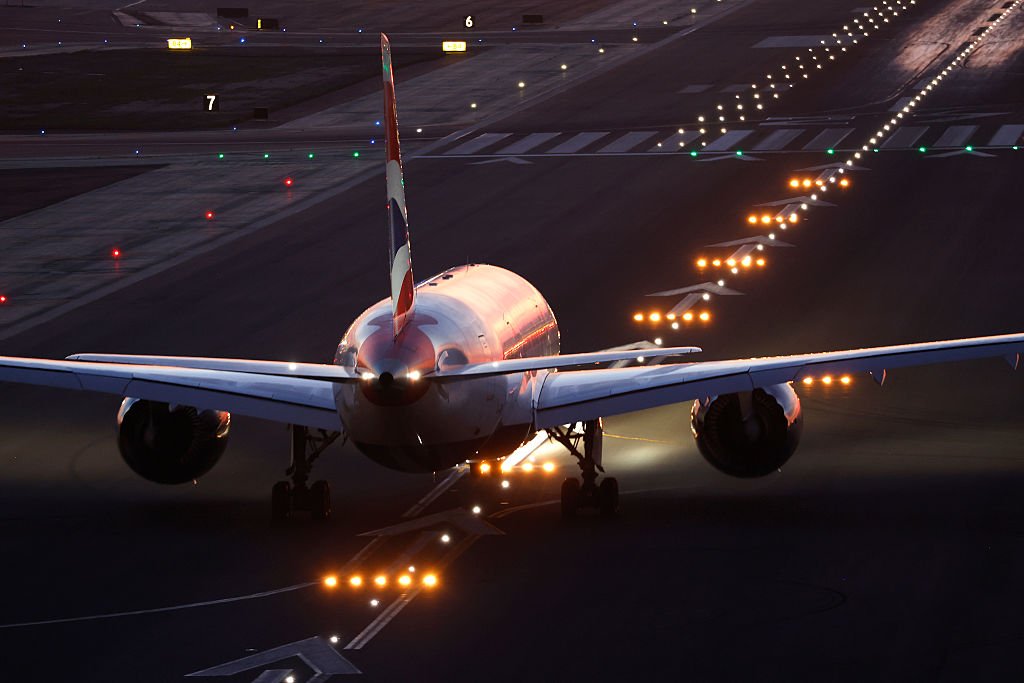 787 Dreamliner: 1º acidente deste modelo da Boeing reacende preocupação; ações caem