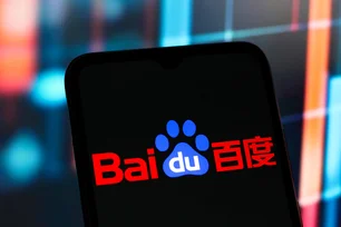 Imagem referente à matéria: Baidu muda de lado e começa a transformar seu modelo de IA generativa Ernie em código aberto