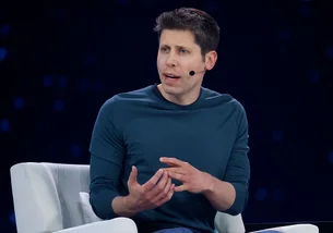 Cada pergunta no ChatGPT consome “uma fraçao de uma colher de chá” de água, diz Sam Altman