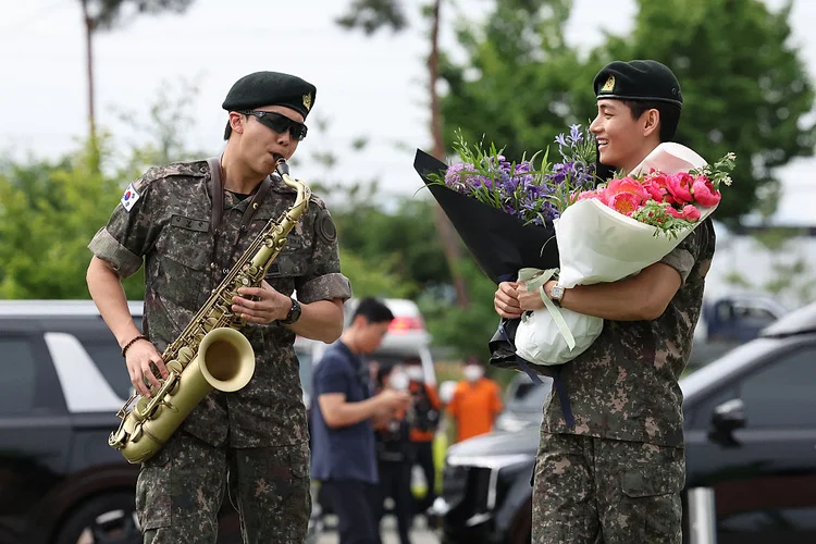 BTS: RM e V encerram serviço militar  (Chung Sung-Jun /Getty Images)