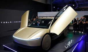 Elon Musk compara serviço de robotáxi da Tesla com combinação entre Airbnb e Uber