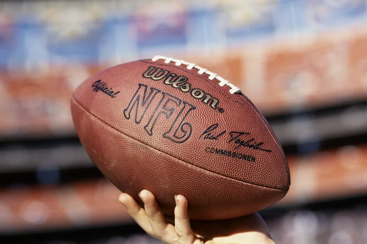 NFL e ESPN: parceria transforma a transmissão esportiva em plataforma global de engajamento. (Rick Doyle/Getty Images)