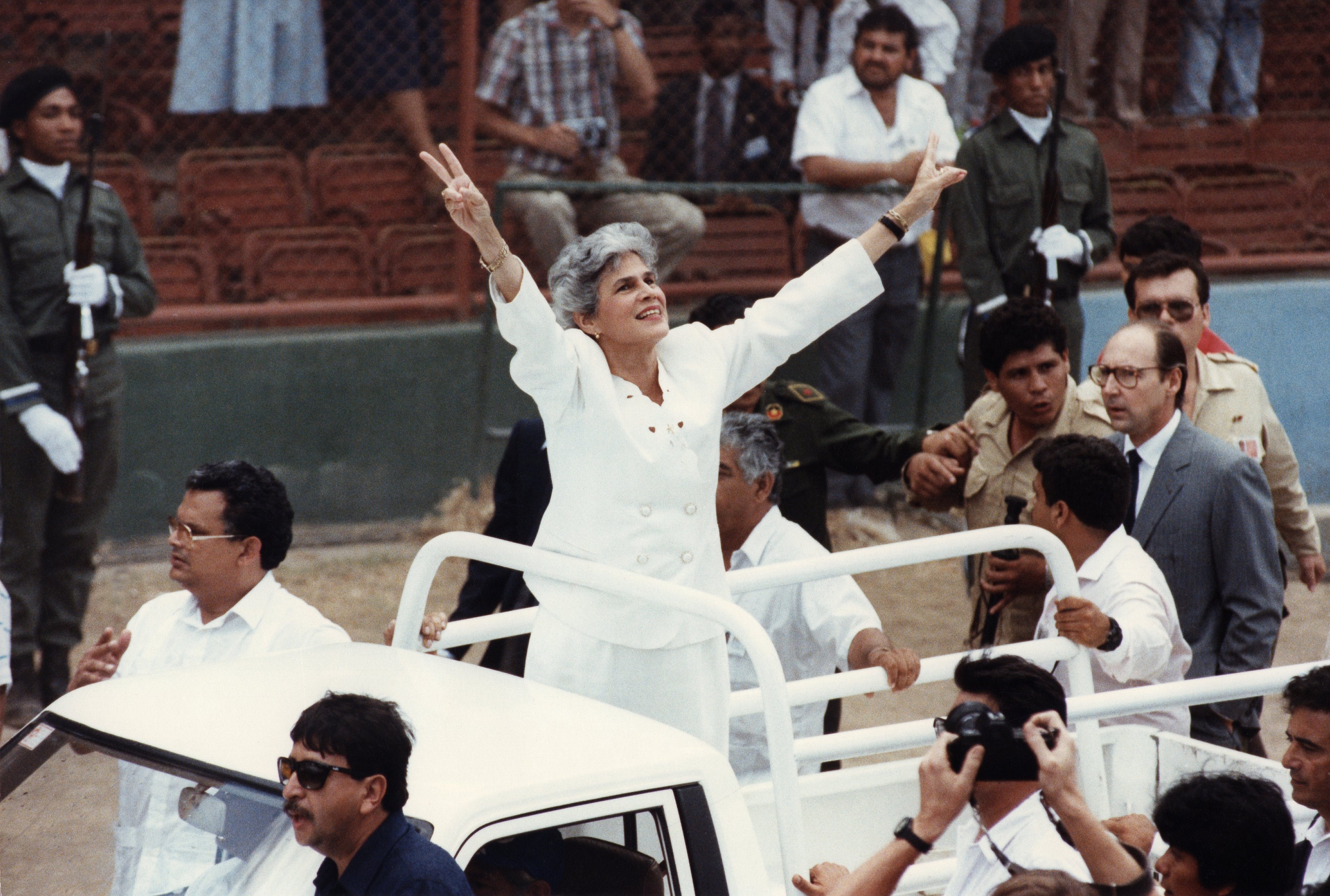 Morre a ex-presidente da Nicarágua Violeta Barrios de Chamorro, primeira mulher eleita nas Américas