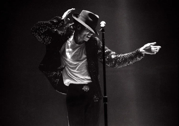 Michael Jackson segue sendo um ícone global, com sua obra gerando bilhões após sua morte (KMazur / Colaborador/Getty Images)