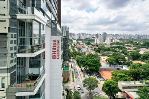 Após comprar Hilton em São Paulo, CVPar dobra aposta em hotéis com marca própria