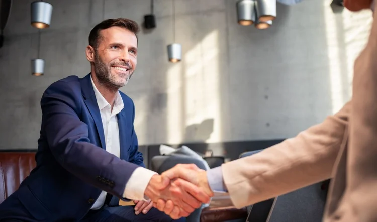 Apoio aos negócios: soluções do Ouribank permitem investimentos às companhias mesmo em um ambiente de restrição monetária (Leszek Glasner / Adobe Stock)