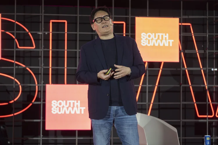 Dennis Hong, professor de engenharia e criador de 60 robôs: “Eu quero que robôs vivam comigo. Que lavem a louça, que levem o lixo para fora. E para isso, eles precisam ter o formato de um ser humano”  (South Summit/Divulgação)