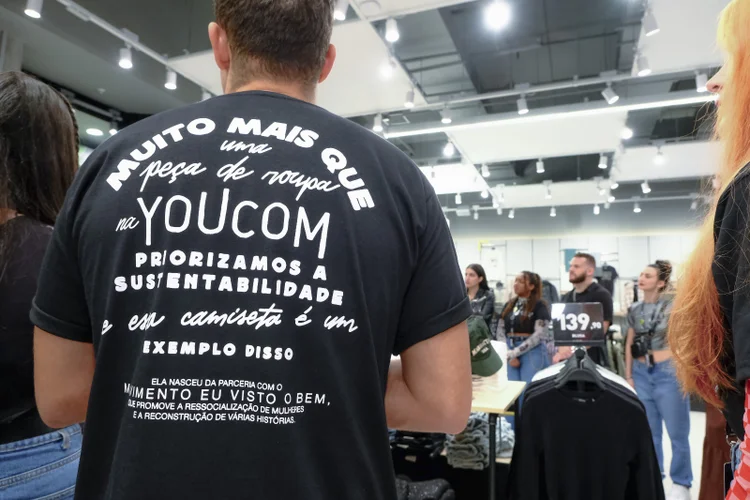 Uniformes novos contam com mão de obra de mulheres privadas de liberdade em ressocialização (Youcom/Divulgação)