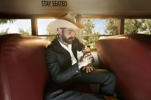 Stanley e Post Malone lançam coleção exclusiva de garrafas; veja preços e data de lançamento