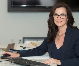 Imagem referente à matéria: De faxineira a CEO bilionária: a ascensão de Patty Arvielo no mercado de hipotecas