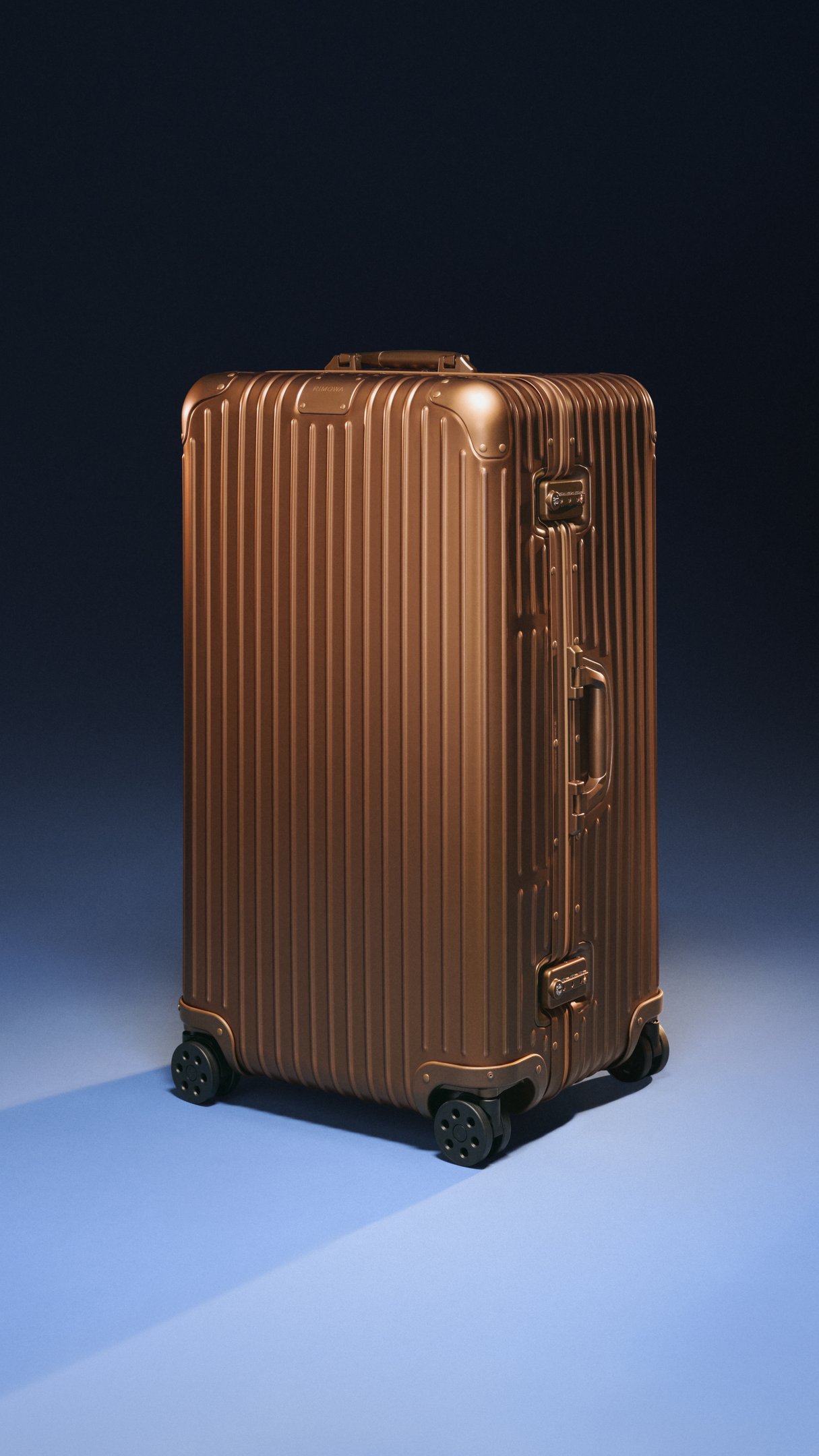 Rimowa apresenta nova coleção com Marina Abramovic na campanha