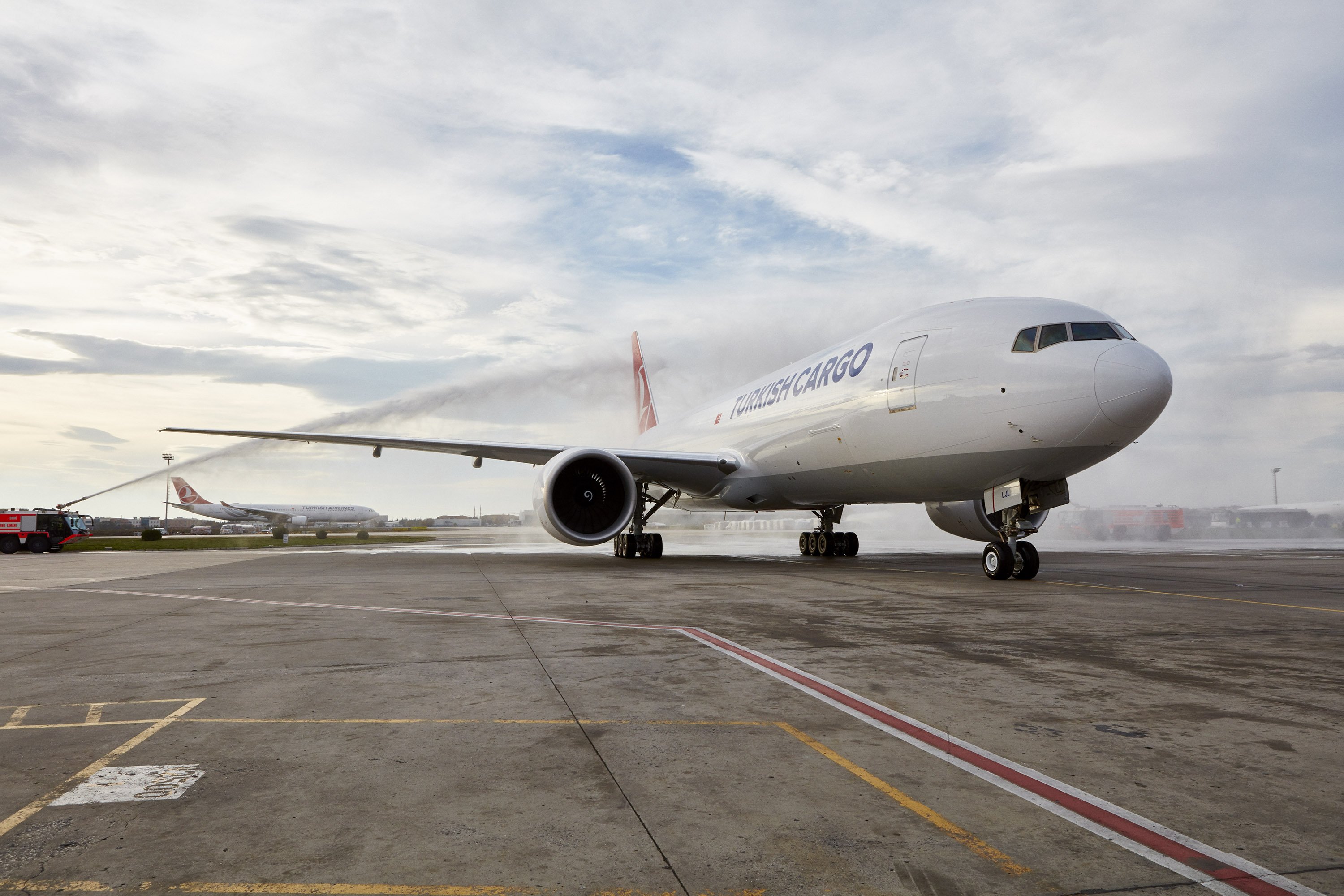 Boeing reduz prejuízo e amplia produção sob comando de novo CEO, mas ainda enfrenta desafios