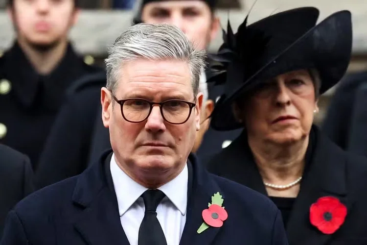 “Devido à atual situação de segurança, tomamos a medida de precaução de retirar temporariamente nosso pessoal britânico do Irã. Nossa embaixada continua funcionando à distância”, anunciou o Ministério das Relações Exteriores britânico em um comunicado. (AFP)
