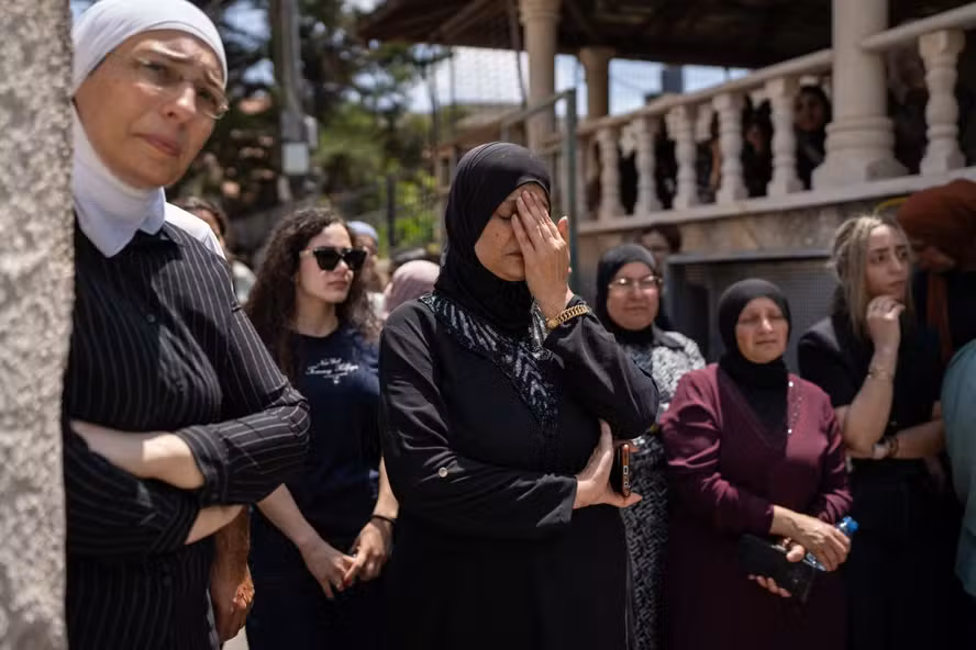 'Gostaria que o míssil tivesse me atingido': Ataques iranianos expõem desigualdades