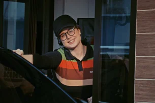 BK lança campanha 'Corno Drive-Thru' com Whopper grátis no Dia dos Namorados