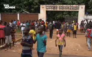 Imagem referente à matéria: Explosão em transformador durante prova provoca correria e deixa 29 mortos em escola na África