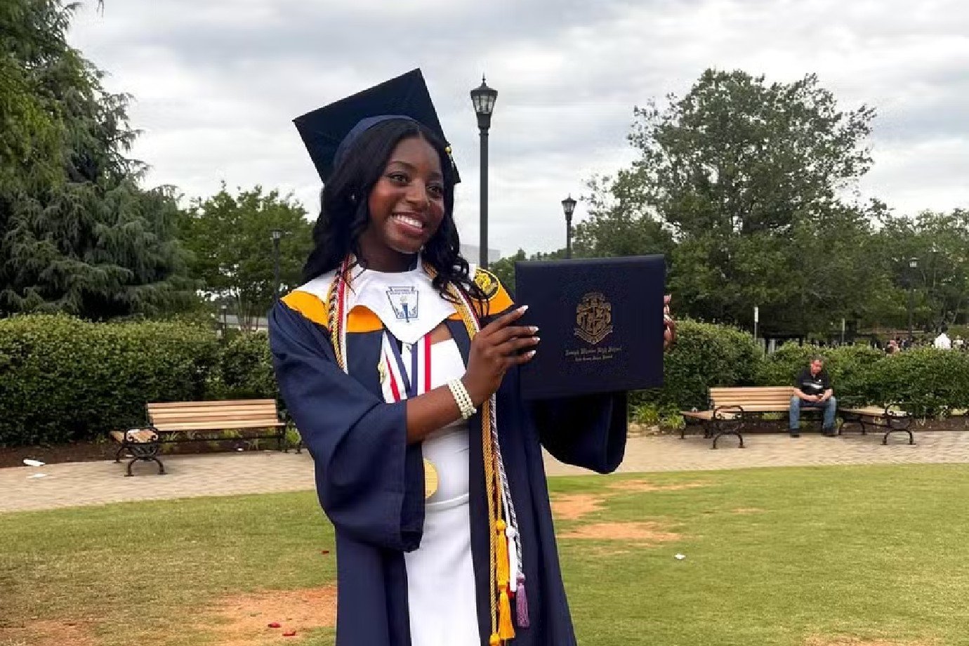 A estudante americana Jada-Symone Batichon foi aprovada em 53 faculdades