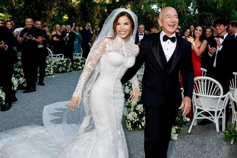 Jeff Bezos e Lauren Sánchez divulgam 1ª foto do casamento luxuoso (e milionário) em Veneza