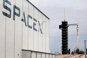 SpaceX, de Elon Musk, compra faixas de transmissão de dados sem fio por US$ 17 bilhões