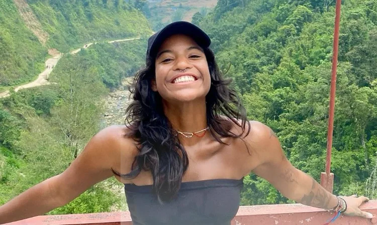 Juliana Marins: brasileira que se acidentou em um vulcão na Indonésia, continua à espera do resgate dentro da cratera (resgatejulianamarins/Instagram)