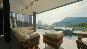 Não é prédio. Mansão triplex de R$ 28 milhões em Balneário Camboriú tem vista para o mar; veja fotos