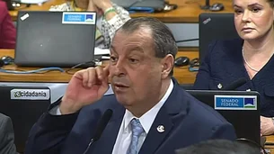 Alcolumbre diz que Omar Aziz é 'seu candidato' a presidir CPI do INSS; Motta definirá relator