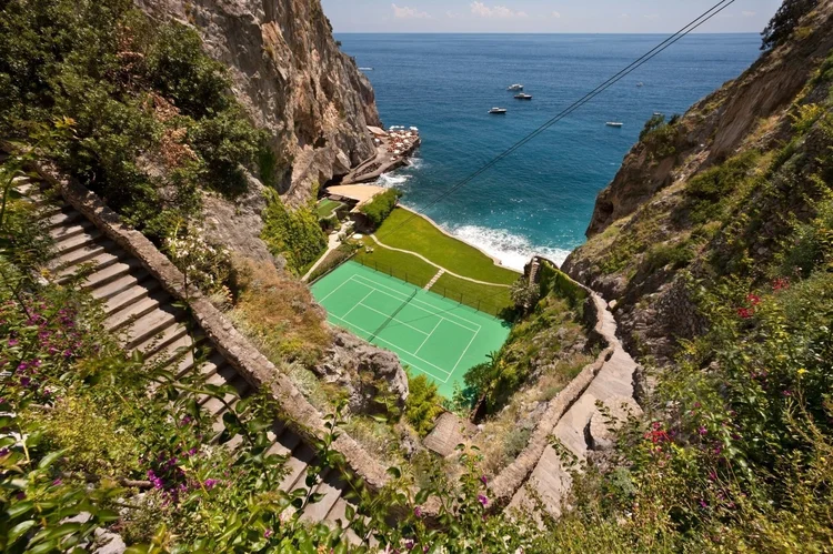 Il San Pietro di Positano: hotel na Itália tem quadra de tênis à beira do mar Mediterrâneo (Divulgação/Divulgação)