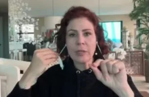Condenada pelo STF, Carla Zambelli diz estar na Europa: 'Vou pedir para me afastar do cargo'