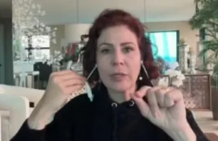 Imagem referente à matéria: Condenada pelo STF, Carla Zambelli diz estar na Europa: 'Vou pedir para me afastar do cargo'