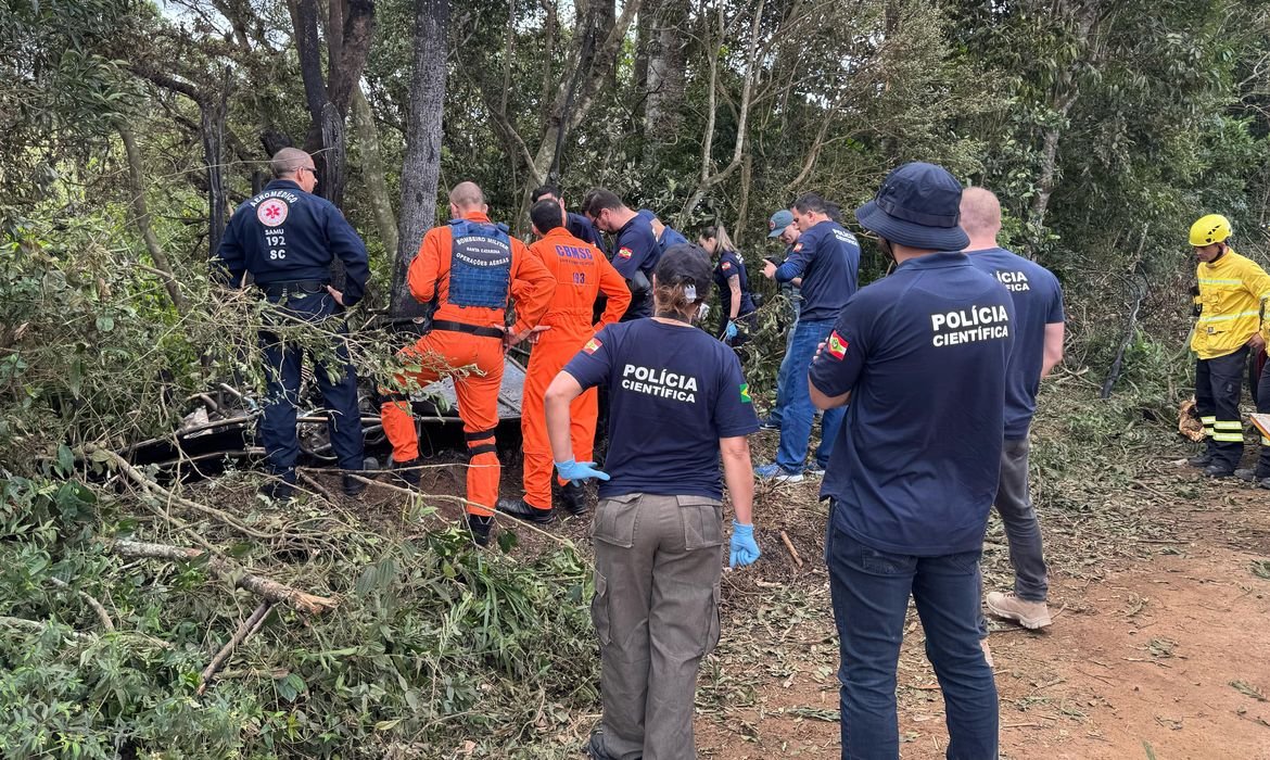 Mãe e filha, médico e bancário: quem eram as vítimas da tragédia com balão em SC