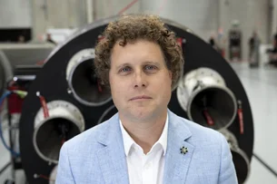 Um dia típico na vida do CEO que acorda às 4h30, odeia reuniões e pilota um helicóptero