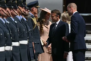 Macron inicia primeira viagem oficial ao Reino Unido desde o Brexit, com foco em defesa e imigração