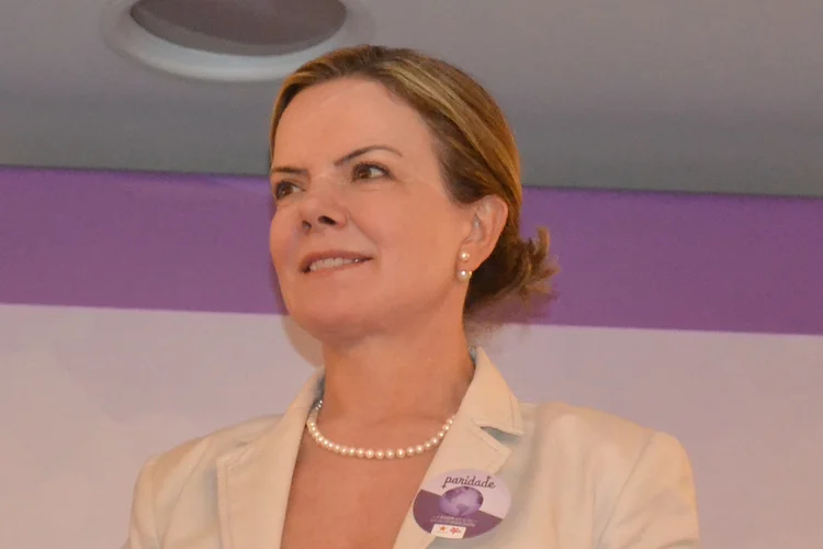 A ministra Gleisi Hoffmann criticou a família do ex-presidente Jair Bolsonaro no evento (Flickr/ Gleisi Hoffmann)