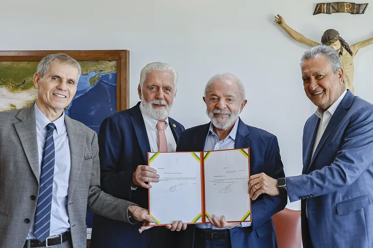 Lula: presidente assina o Projeto de Lei que cria o Dia Nacional da Consolidação da Independência, no Palácio do Planalto (Ricardo Stuckert/PR/Divulgação)