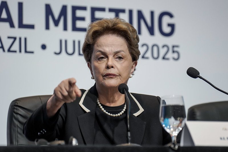 Dilma anuncia Colômbia e Uzbequistão como novos membros do banco do Brics, mas evita falar no Irã