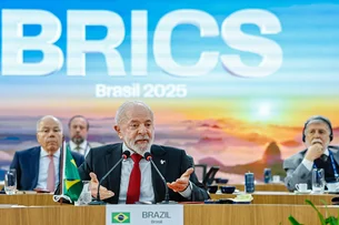 Lula defende aumentar taxação de bilionários e regular IA em 2º discurso no Brics