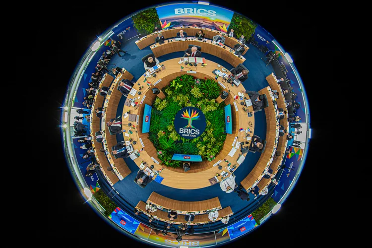 Sessão plenária do Brics, no Rio de Janeiro, vista do alto, durante discurso do presidente Lula, no domingo, 6 (Ricardo Stuckert/PR)