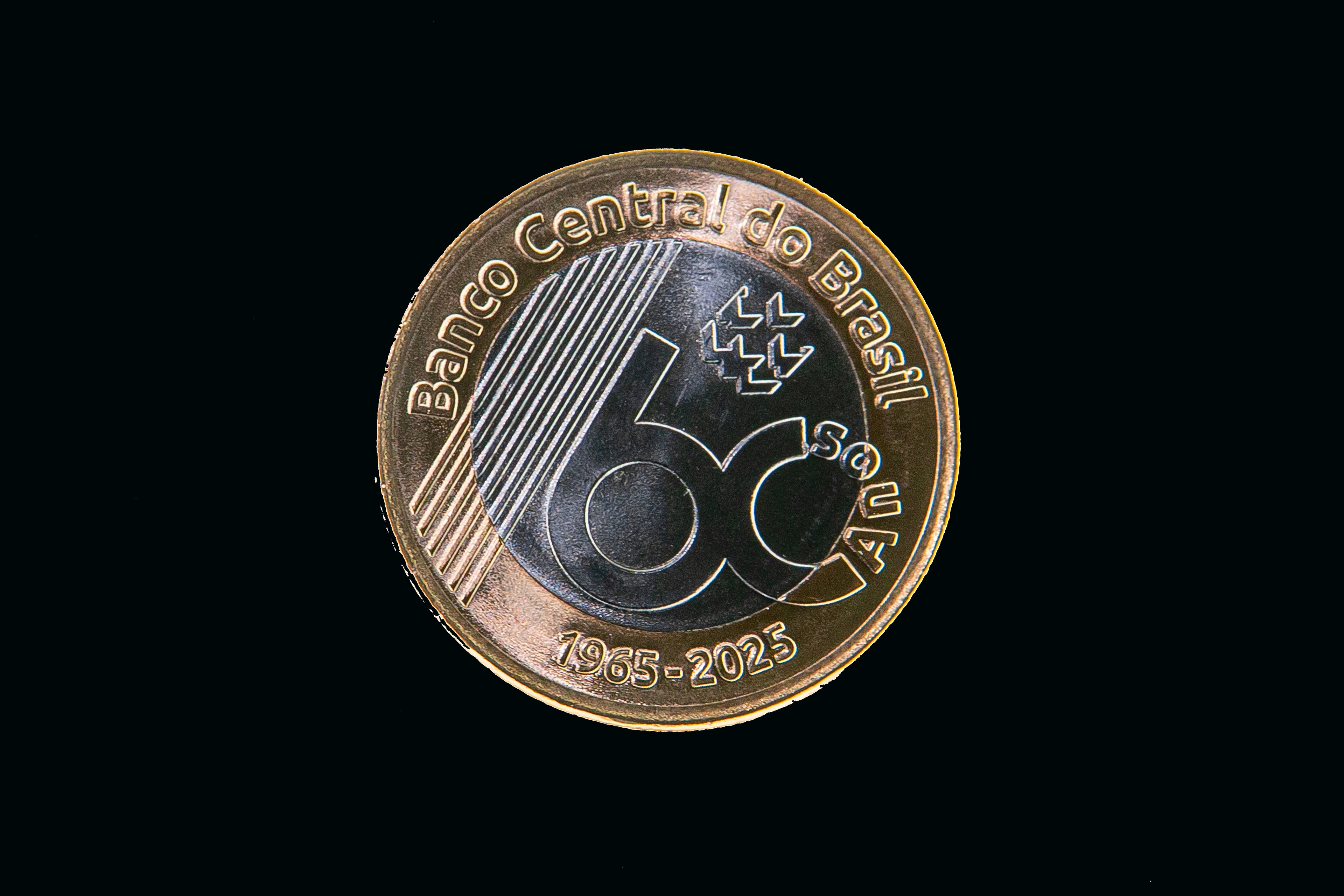 Brasil terá nova moeda de R$ 1; veja fotos e quantas serão produzidas