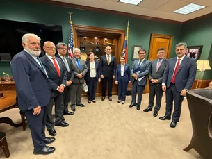 Suspensão de compra de petróleo russo pode ser moeda de troca em negociações com EUA