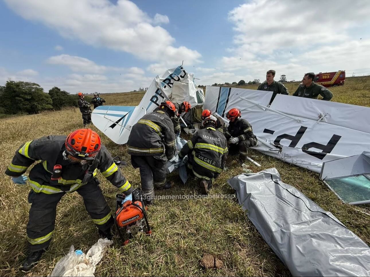 Avião de pequeno porte cai em São José do Rio Preto; duas pessoas morreram