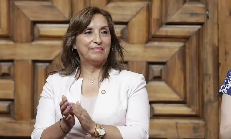 A presidente do Peru, Dina Boluarte, é investigada por suposto enriquecimento ilícito  ( EFE/ Bienvenido Velasco)