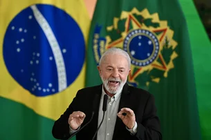 Cristina Kirchner pede permissão para que Lula a visite em prisão domiciliar
