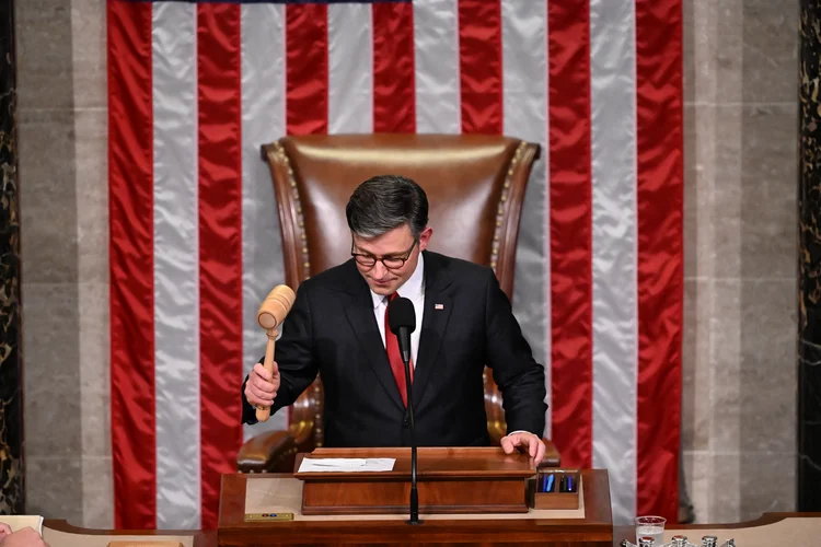 Discurso de Jeffries: líder democrata fez o maior discurso da história da Câmara dos Deputados contra o projeto de Trump (Alex Wroblewski/AFP)