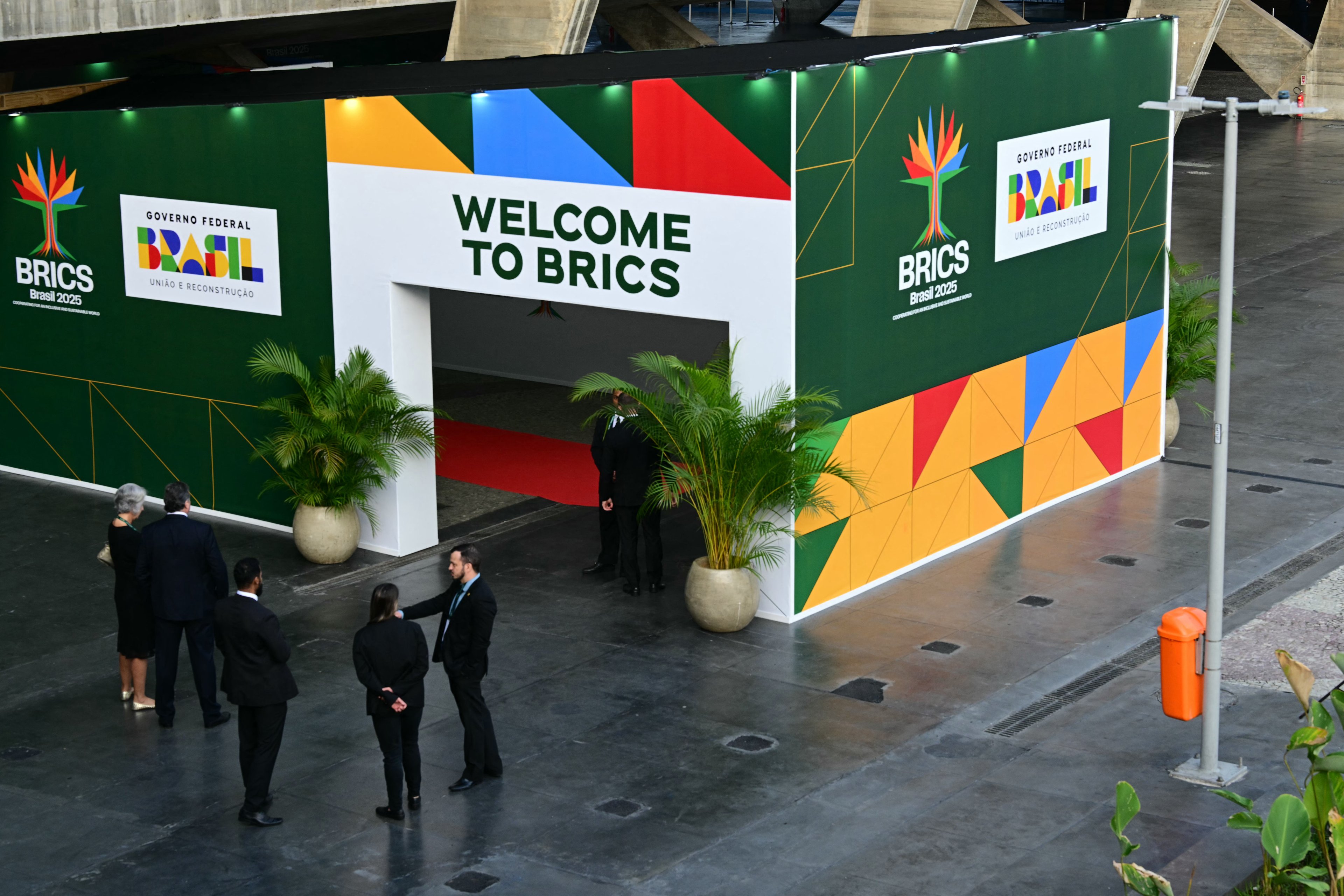 Como a crise entre Brasil e EUA escalou em poucos dias com reunião do Brics