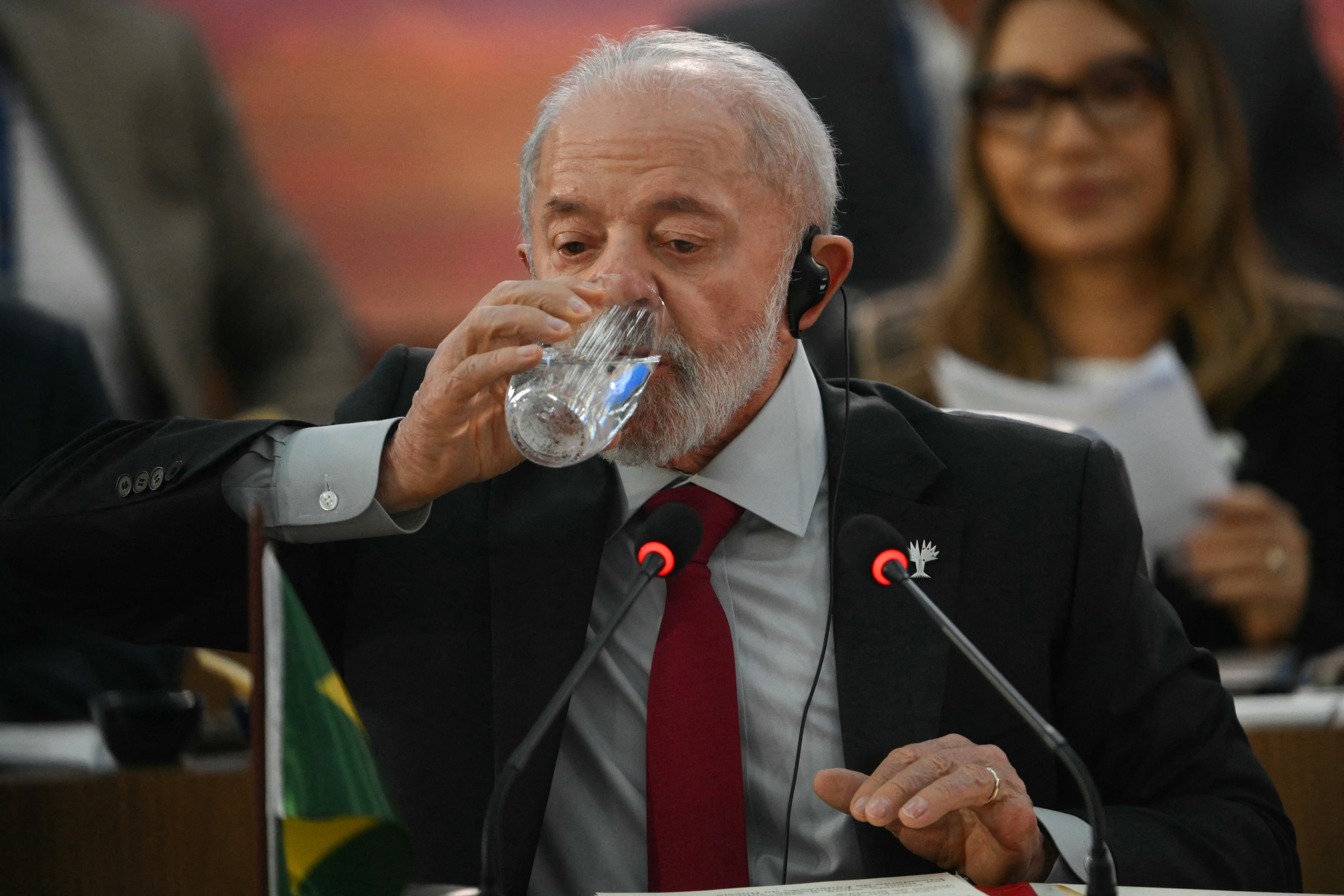 A guerra comercial de Trump chega com força ao Brasil. E agora?