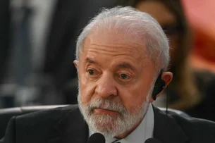 'Divergência é própria da democracia, vamos resolvendo os problemas', diz Lula sobre IOF
