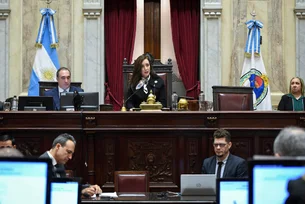 Milei chama vice de traidora após Senado argentino aprovar aumento da aposentadoria