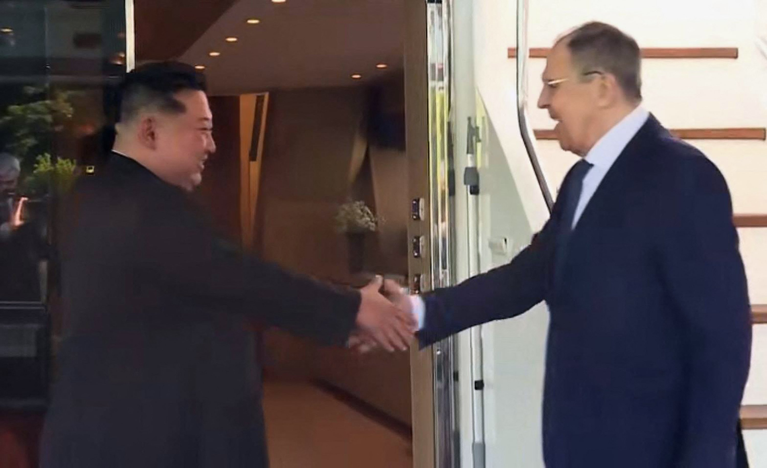 Chanceler russo se reúne com líder norte-coreano e agradece apoio contra a Ucrânia