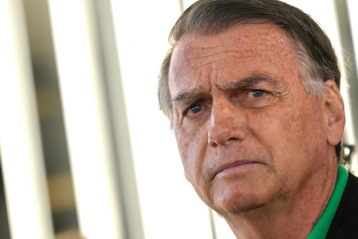 Bolsonaro se reúne com aliados na sede do PL enquanto aguarda Moraes: 'Não posso falar'