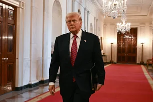 Empresa de Donald Trump compra US$ 2 bilhões em bitcoin e cria reserva corporativa